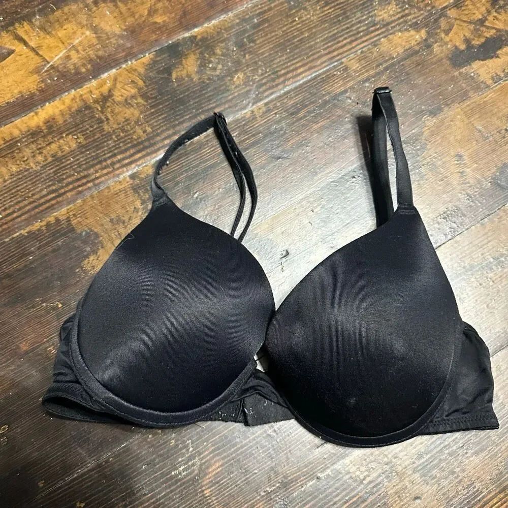 Victoria’s Secret black 32C wear everywhere push-up bra